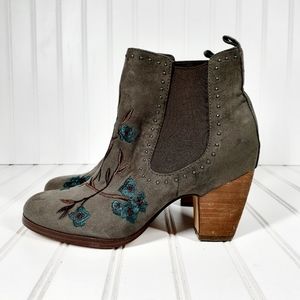CROWN VINTAGE Green Gray Embroidered Booties